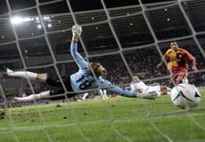Fc Sion goalkeeper Germano Vailati (L) and Galatasaray's Umit Karan watch as the ball fired by Galatasaray's Tobias Linderoth (not pictured) enters the goal during their UEFA Europa League group stage, first leg match 20 September 2007 in Geneva